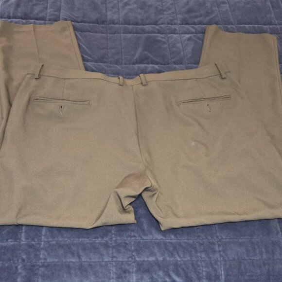 Haggar The Active Series Performance Pant Straight Fit - Picture 1 of 8